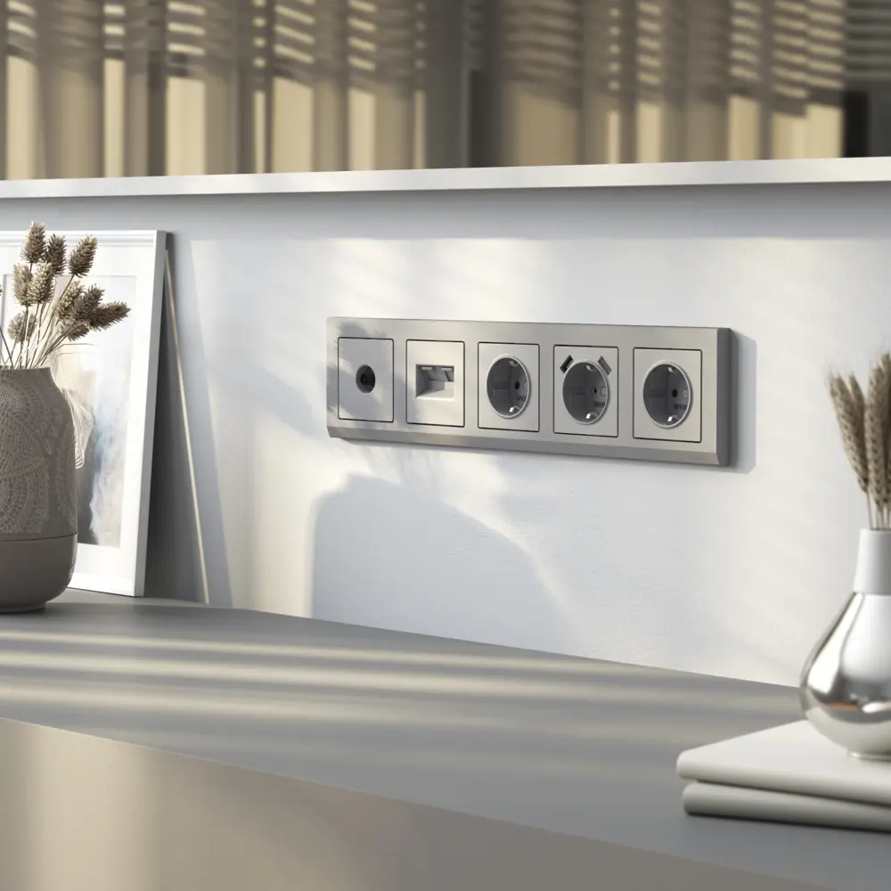 Фото 5 Накладка для розетки USB Werkel W1179565 цвет серебряный матовый