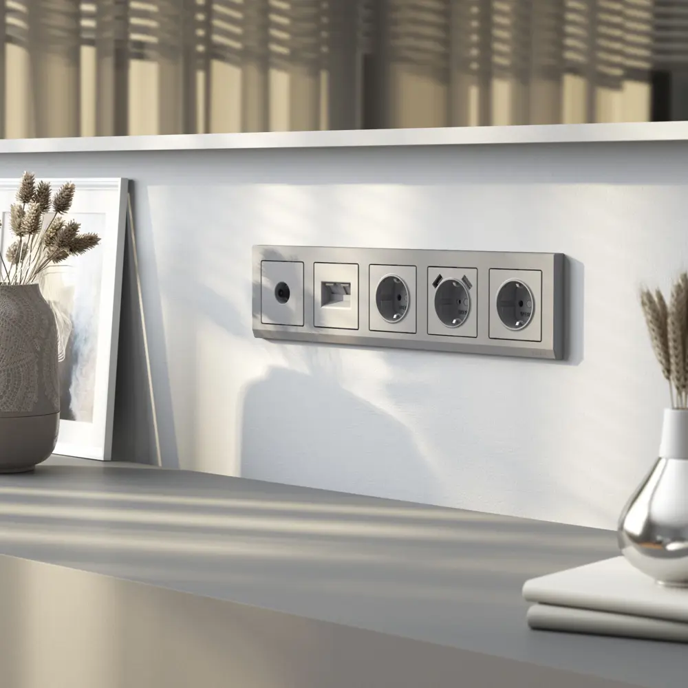 Фото 2 Накладка для розетки USB Werkel W1179565 цвет серебряный матовый