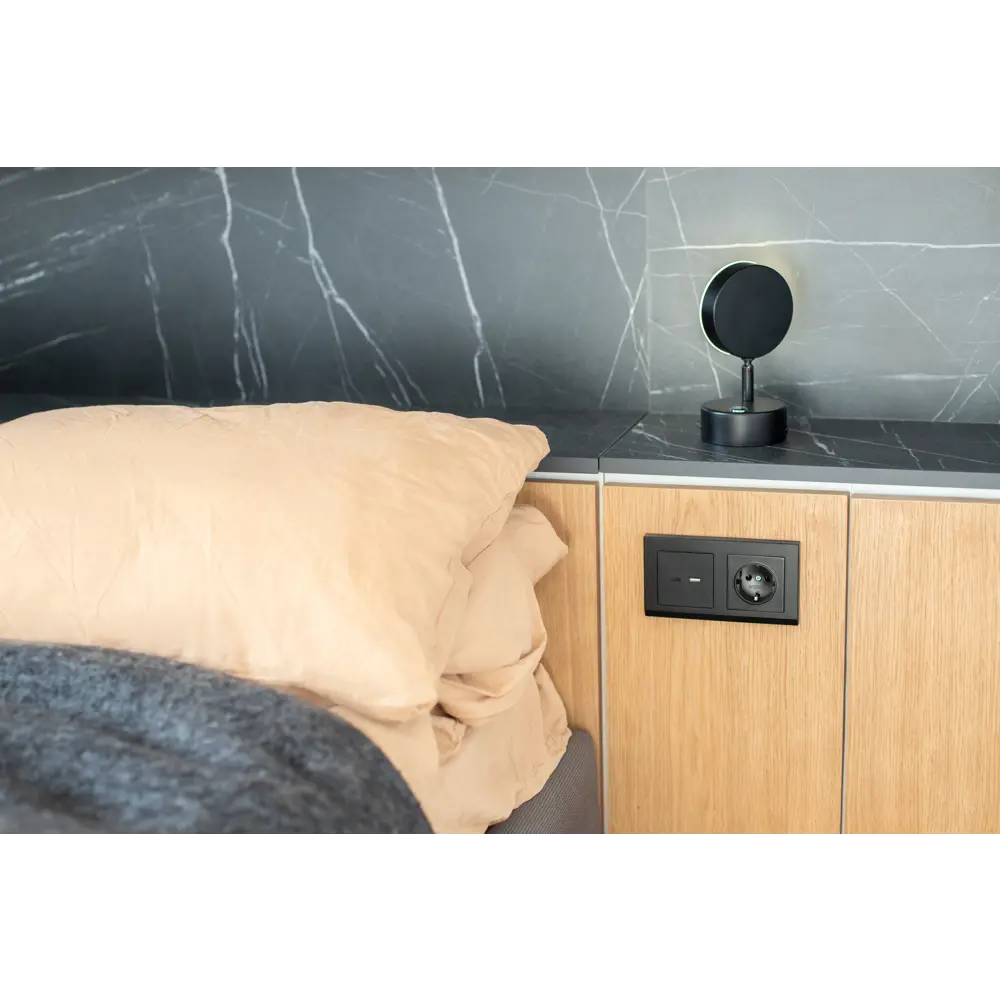 Фото 3 Рамка для розеток и выключателей Werkel Stark 1 пост цвет черный