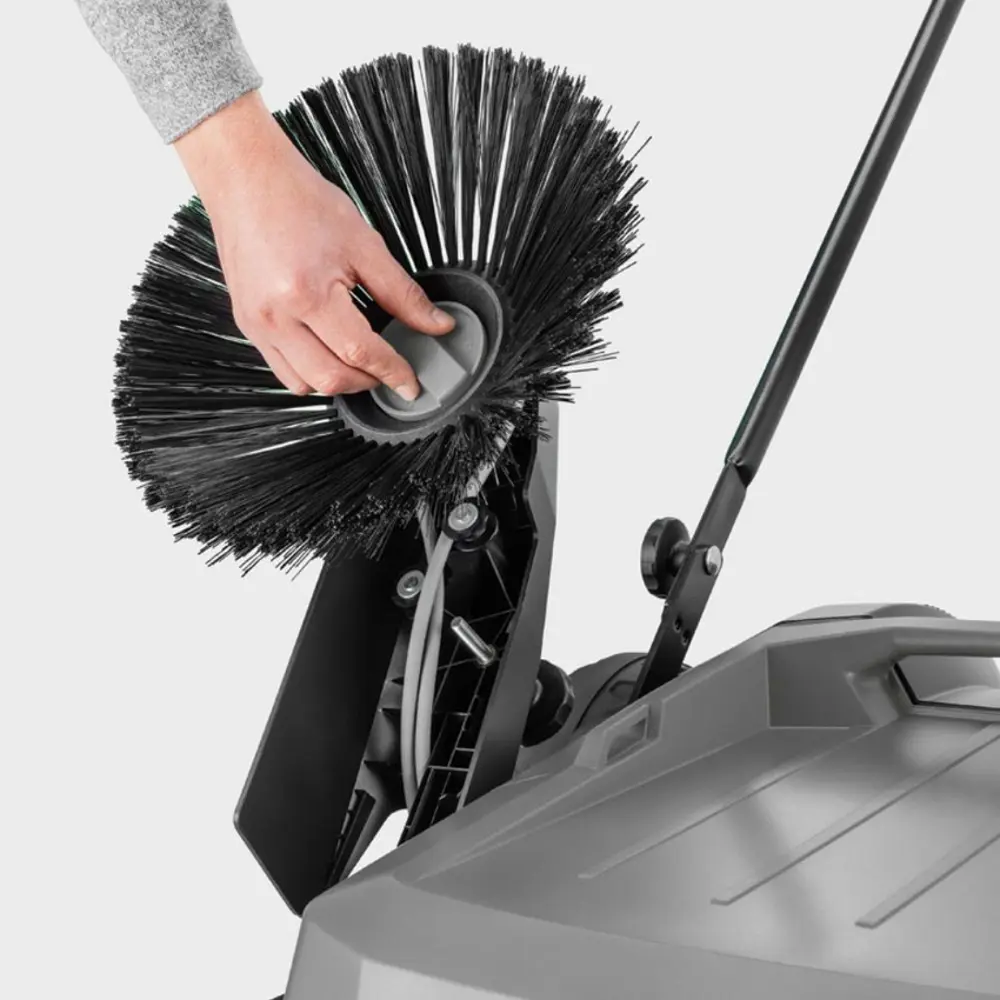 Фото 6 Подметальная машина Karcher Km 70/20 c 2sb 1.517-131.0 98 см Фото 6 Подметальная машина Karcher Km 70/20 c 2sb 1.517-131.0 98 см