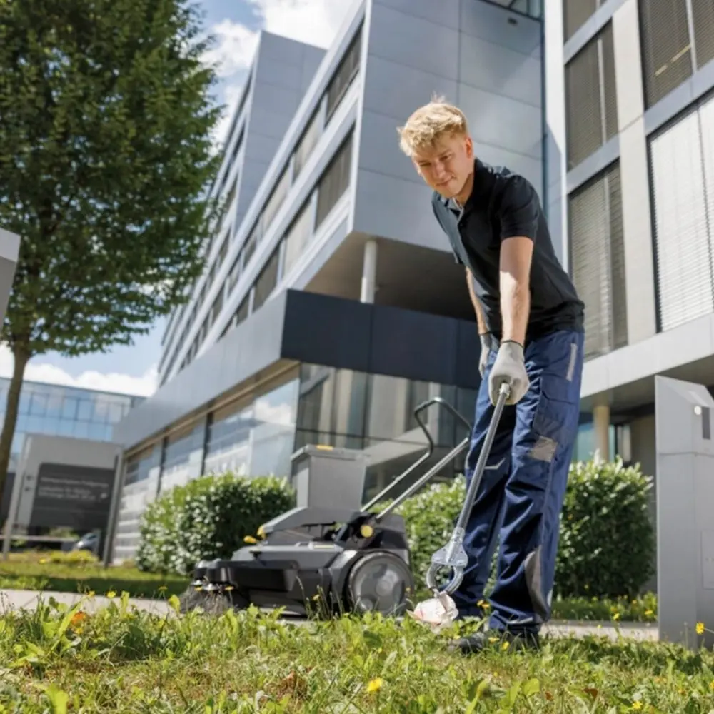 Фото 8 Подметальная машина Karcher Km 70/20 c 2sb 1.517-131.0 98 см Фото 8 Подметальная машина Karcher Km 70/20 c 2sb 1.517-131.0 98 см
