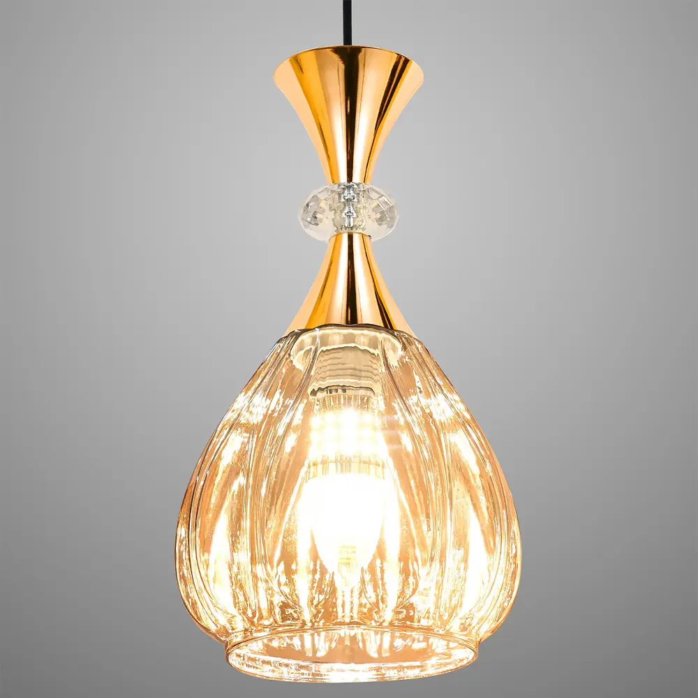 Фото 2 Светильник подвесной Reluce 09015-0.9-01 amber 1 лампа 6 м² цвет золото/коричневый/черный Фото 2 Светильник подвесной Reluce 09015-0.9-01 amber 1 лампа 6 м² цвет золото/коричневый/черный