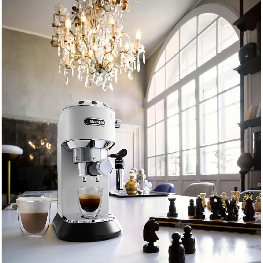 Фото 8 Рожковая кофеварка Delonghi Ec685.w цвет серебристый, белый Фото 8 Рожковая кофеварка Delonghi Ec685.w цвет серебристый, белый