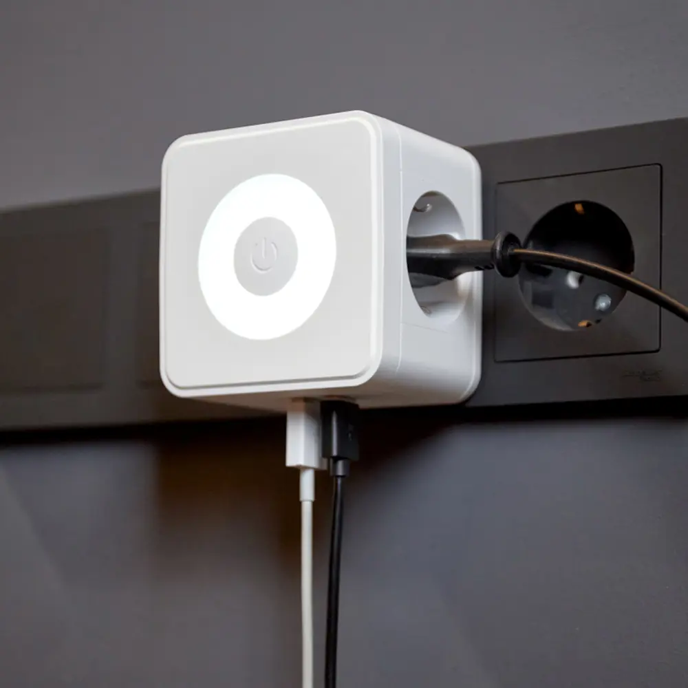 Фото 2 Разветвитель Rexant Куб 2 розетки с заземлением 2 USB-A USB Type-C с подсветкой цвет белый Фото 2 Разветвитель Rexant Куб 2 розетки с заземлением 2 USB-A USB Type-C с подсветкой цвет белый