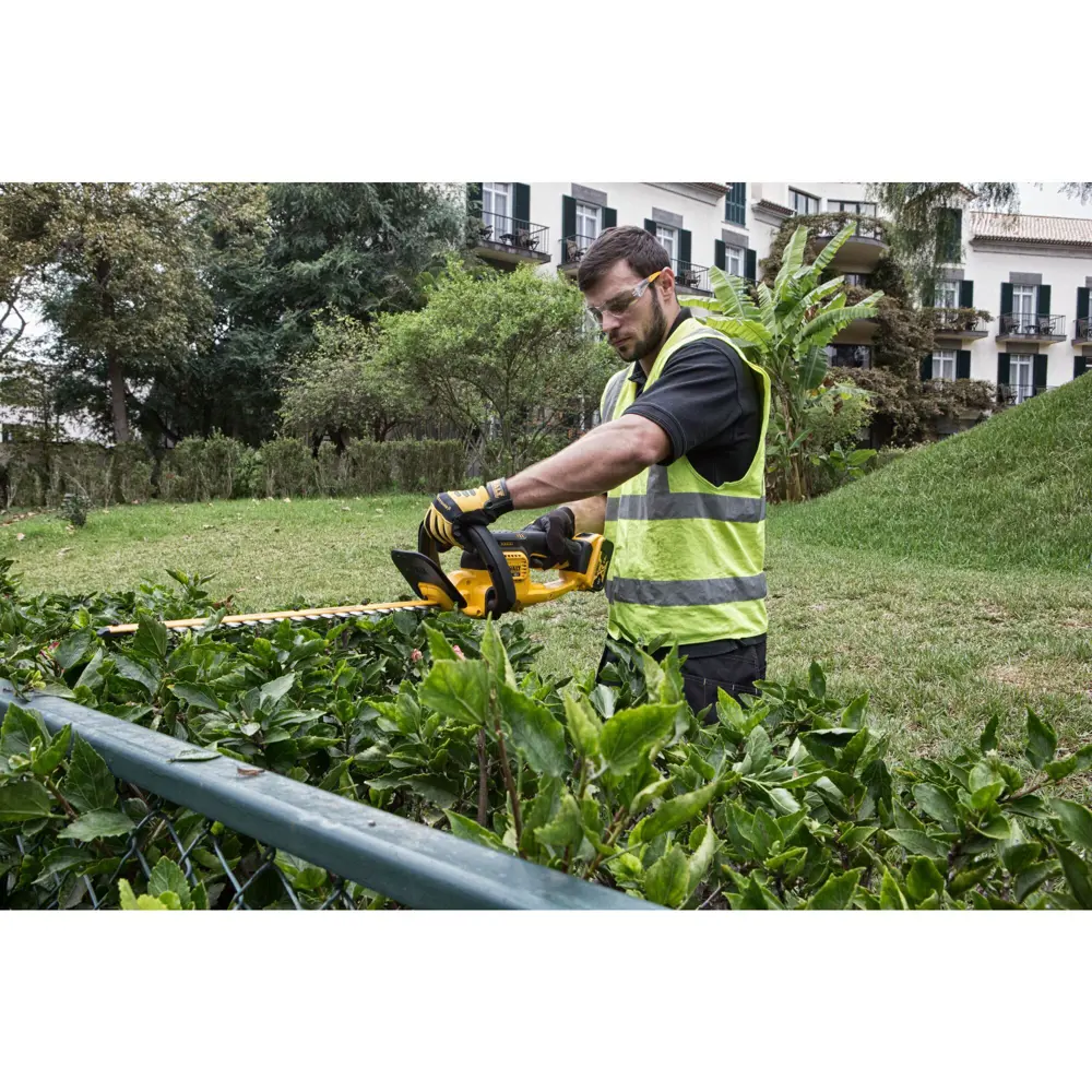 Фото 8 Кусторез аккумуляторный Dewalt 55 см 5 Ач Фото 8 Кусторез аккумуляторный Dewalt 55 см 5 Ач