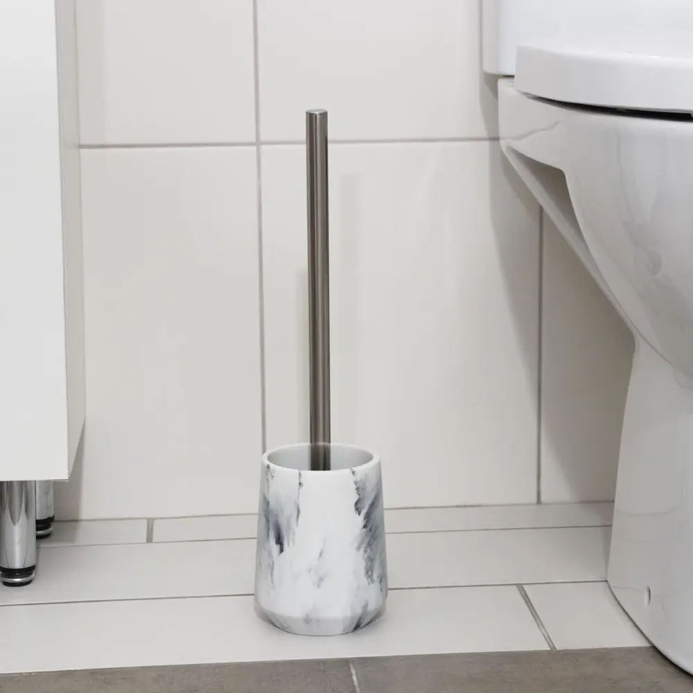 Фото Ёрш для унитаза с подставкой SIMALAND 4697145 цвет серый серебристый Фото Ёрш для унитаза с подставкой SIMALAND 4697145 цвет серый серебристый