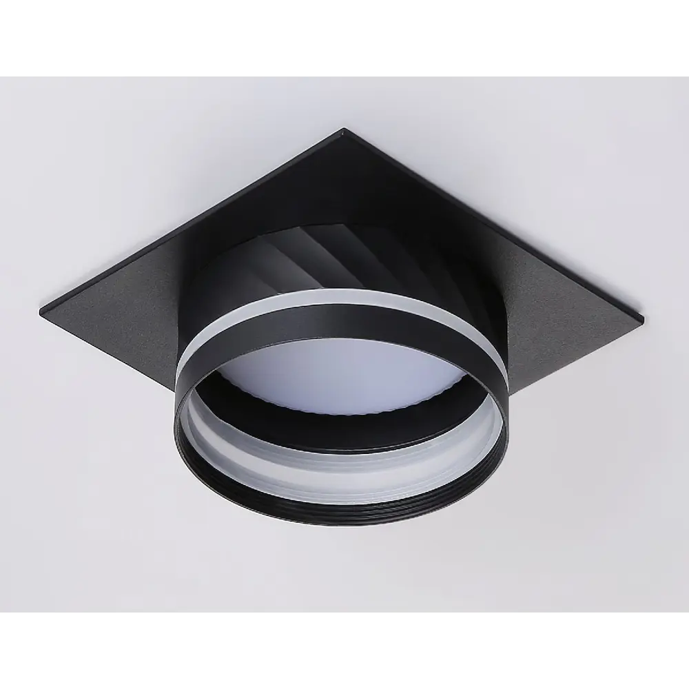Фото 2 Светильник точечный встраиваемый Ambrella Light Gx53 acrylic tech Tn5222 под отверстие 93 мм GX53 цвет черный Фото 2 Светильник точечный встраиваемый Ambrella Light Gx53 acrylic tech Tn5222 под отверстие 93 мм GX53 цвет черный