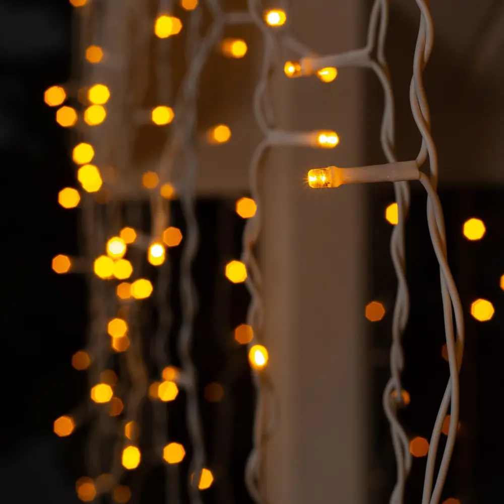 Фото 4 Электрогирлянда универсальная Luazon lighting 3584161 бахрома 3x3 м 232 ламп желтый 1 режим работы Фото 4 Электрогирлянда универсальная Luazon lighting 3584161 бахрома 3x3 м 232 ламп желтый 1 режим работы