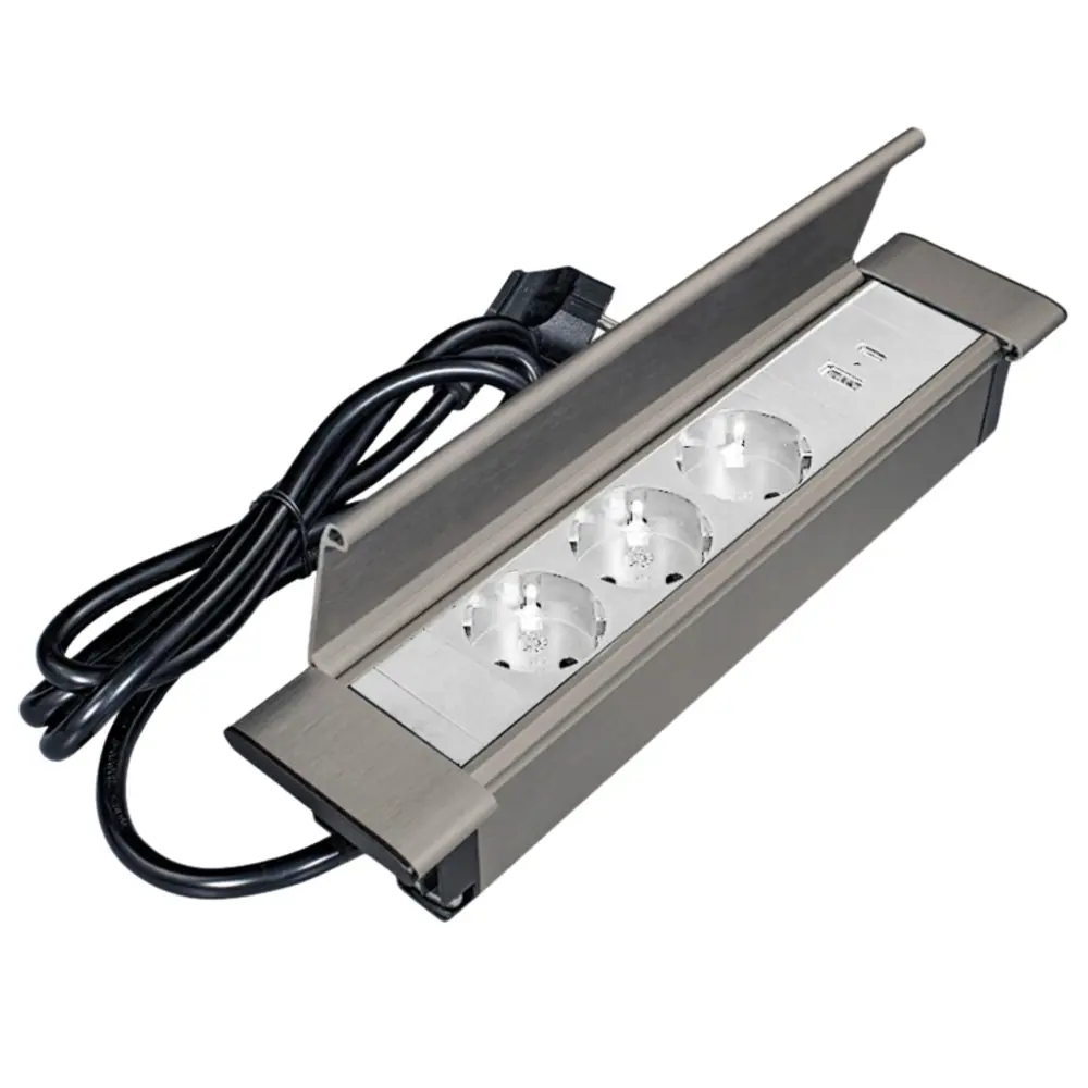 Фото Розетка тройная встраиваемая Gls Style D22914 с заземлением 2 USB горизонтальный цвет белый Фото Розетка тройная встраиваемая Gls Style D22914 с заземлением 2 USB горизонтальный цвет белый