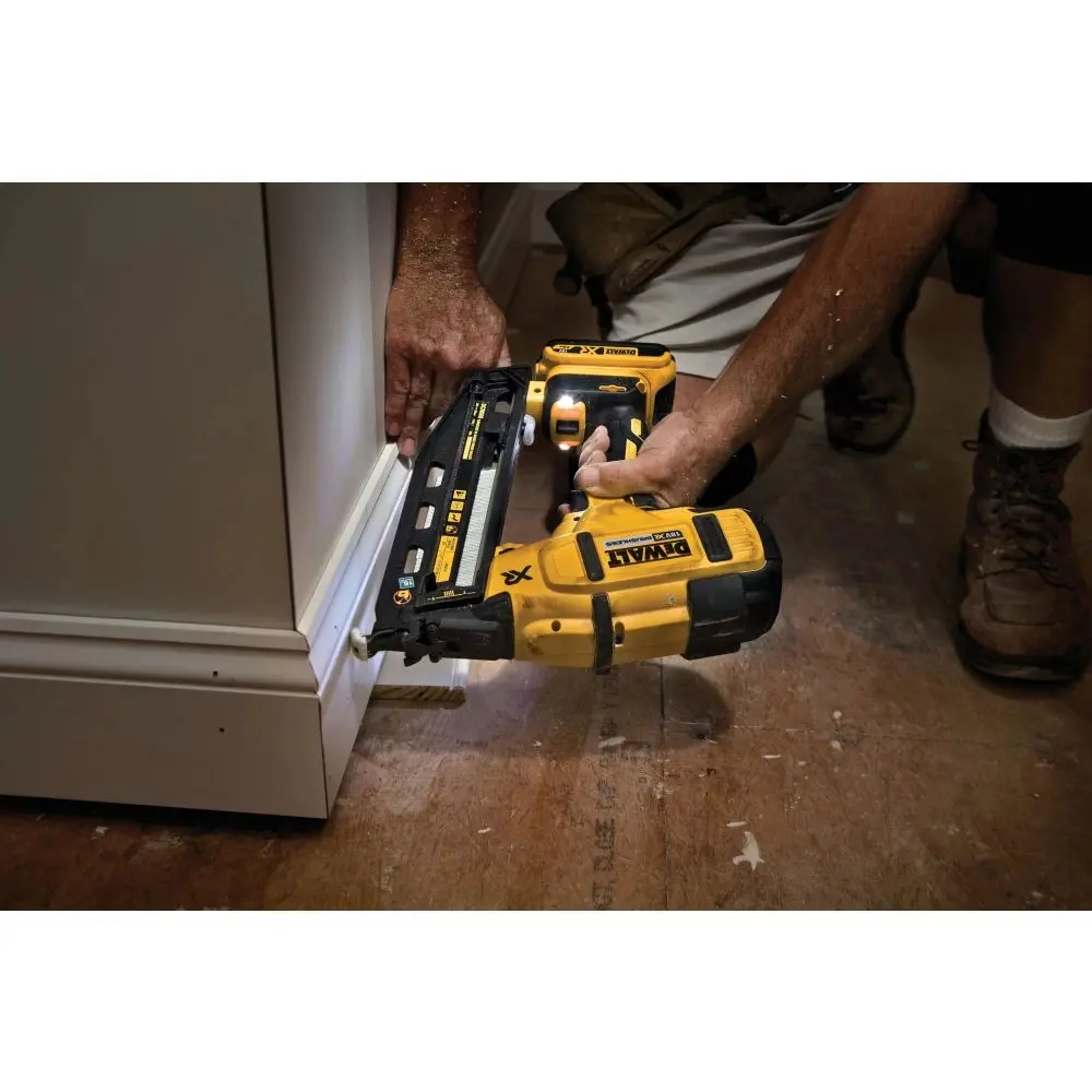 Фото 3 Пистолет шпилькозабивной аккумуляторный бесщеточный Dewalt DCN660NT-XJ, 18 В Li-Ion, без АКБ и ЗУ Фото 3 Пистолет шпилькозабивной аккумуляторный бесщеточный Dewalt DCN660NT-XJ, 18 В Li-Ion, без АКБ и ЗУ