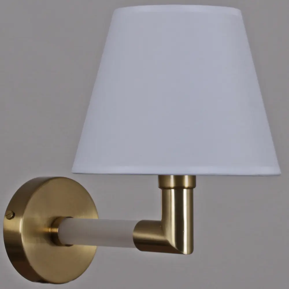 Фото 2 Настенный светильник Illumico Il0501-1w-79 brass цвет белый Фото 2 Настенный светильник Illumico Il0501-1w-79 brass цвет белый
