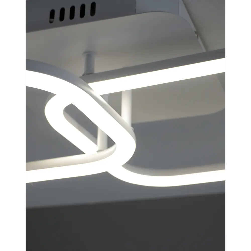 Фото 4 Светильник настенно-потолочный светодиодный Moderli Lighty V10987-cl с пультом управления 11 м² нейтральный белый свет цвет белый Фото 4 Светильник настенно-потолочный светодиодный Moderli Lighty V10987-cl с пультом управления 11 м² нейтральный белый свет цвет белый