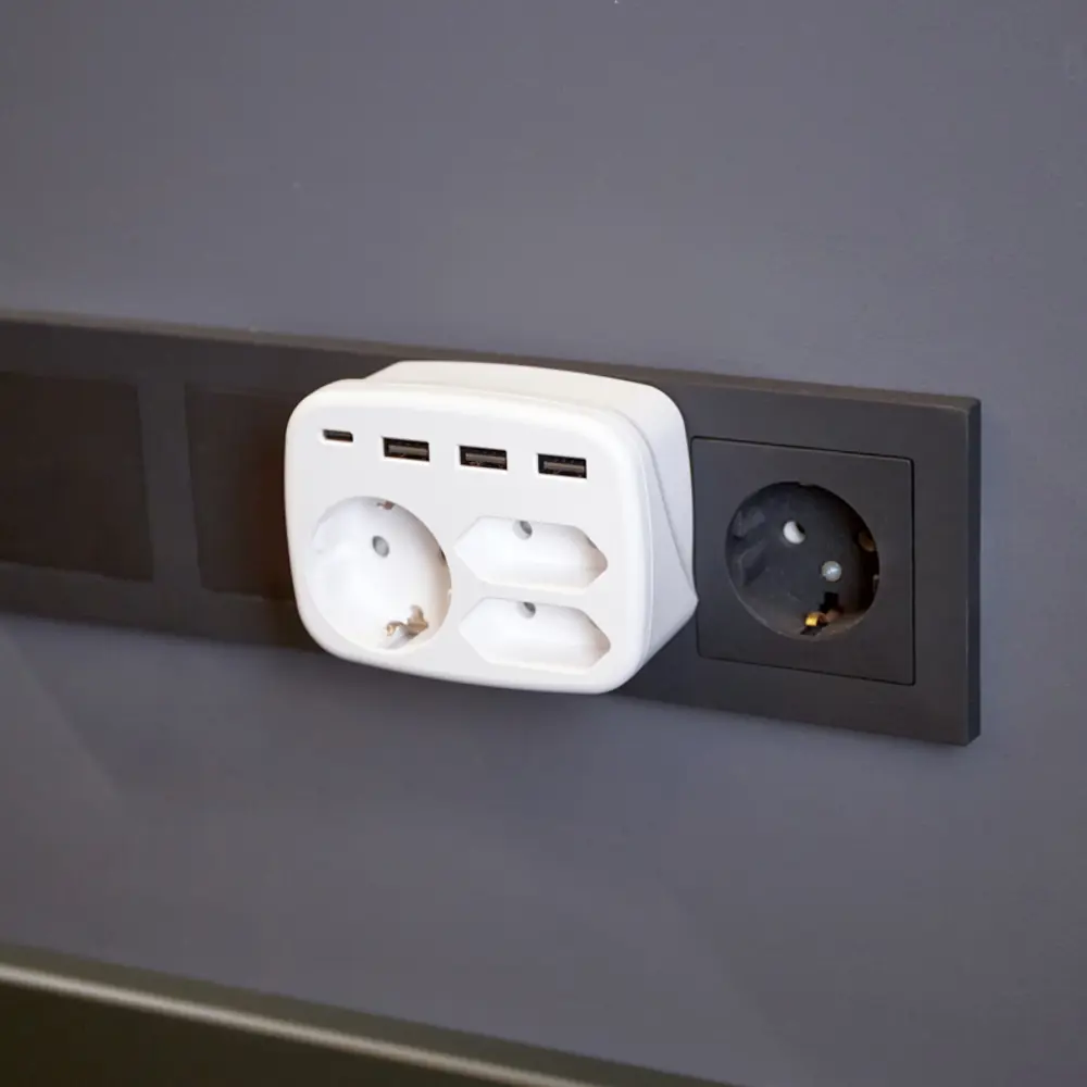 Фото 7 Разветвитель Rexant 3 розетки с заземлением 5 USB USB Type-C цвет белый Фото 7 Разветвитель Rexant 3 розетки с заземлением 5 USB USB Type-C цвет белый