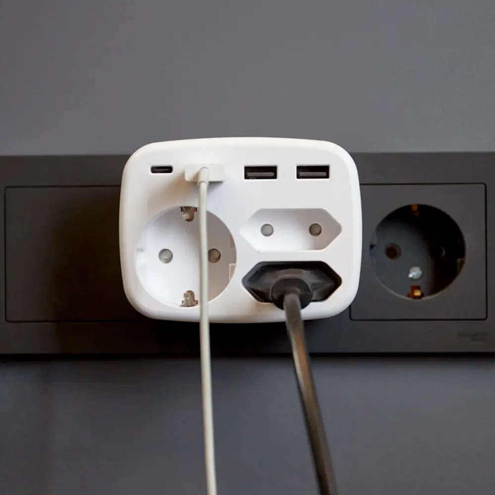 Фото 2 Разветвитель Rexant 3 розетки с заземлением 5 USB USB Type-C цвет белый Фото 2 Разветвитель Rexant 3 розетки с заземлением 5 USB USB Type-C цвет белый