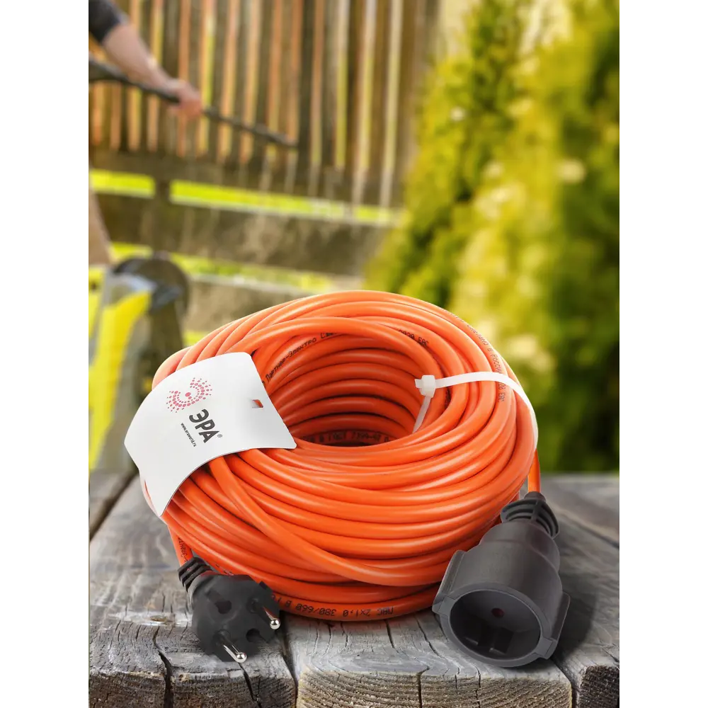 Фото Удлинитель-шнур Эра Б0046806 1 розетка без заземления 2x1 мм 20 м 2200 Вт цвет оранжевый