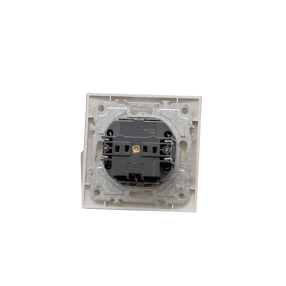 Фото 4 Розетка встраиваемая Onesto onE61P11G с заземлением и шторками цвет белый 3 шт.