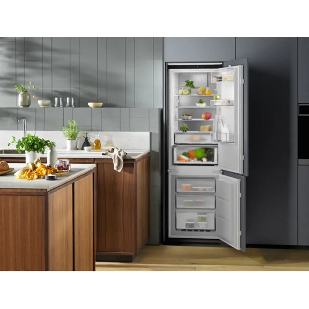 Фото 10 Встраиваемый холодильник Electrolux ENC8MD19S 54.6x188.4 см цвет белый