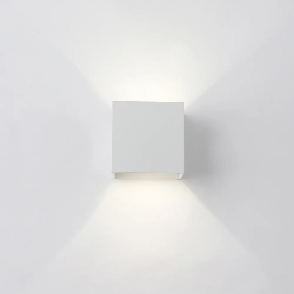 Фото 2 Настенный светильник светодиодный влагозащищенный Crystal Lux 430_1400 нейтральный белый свет цвет белый Фото 2 Настенный светильник светодиодный влагозащищенный Crystal Lux 430_1400 нейтральный белый свет цвет белый