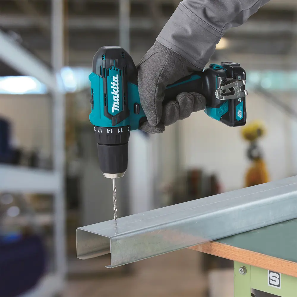 Фото 3 Дрель-шуруповерт аккумуляторная ударная Makita HP333DWAE, 12 В Li-Ion 2x4 Ач Фото 3 Дрель-шуруповерт аккумуляторная ударная Makita HP333DWAE, 12 В Li-Ion 2x4 Ач