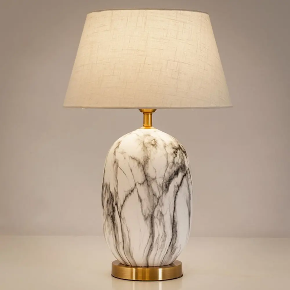 Фото 2 Настольная лампа Arte Lamp Sarin Ar_a4061lt-1pb цвет коричневый Фото 2 Настольная лампа Arte Lamp Sarin Ar_a4061lt-1pb цвет коричневый