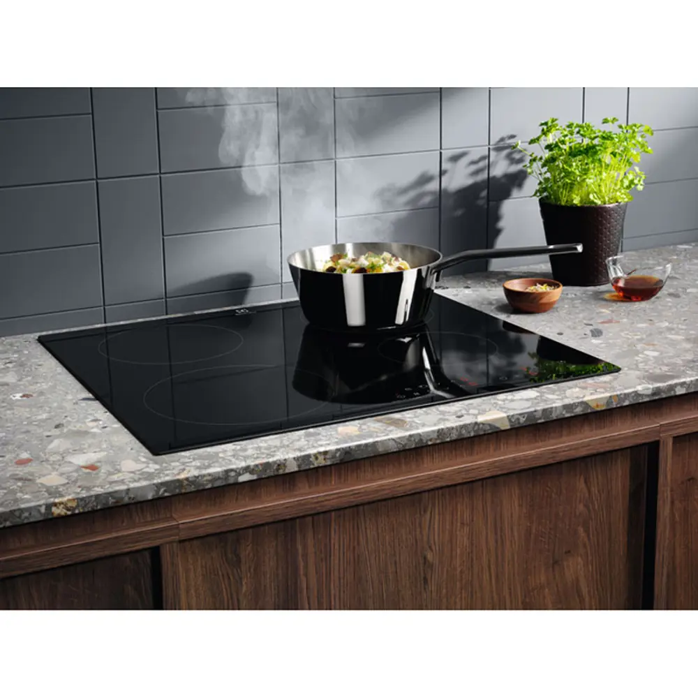 Фото 4 Электрическая варочная панель Electrolux CIR60430 59 см 4 конфорки цвет черный 626822 Фото 4 Электрическая варочная панель Electrolux CIR60430 59 см 4 конфорки цвет черный 626822