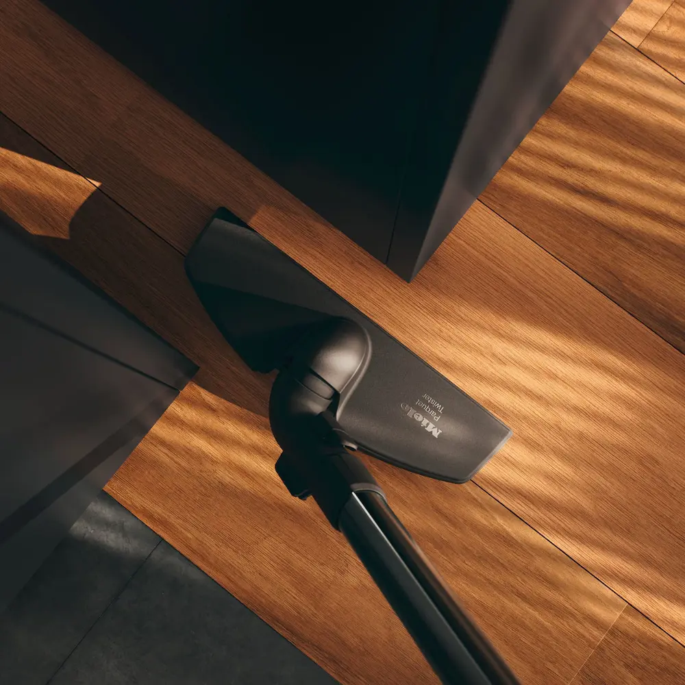 Фото 4 Пылесос с контейнером Miele Blizzard cx1 comfort powerline obsidian black 890 Вт 2 л цвет черный Фото 4 Пылесос с контейнером Miele Blizzard cx1 comfort powerline obsidian black 890 Вт 2 л цвет черный
