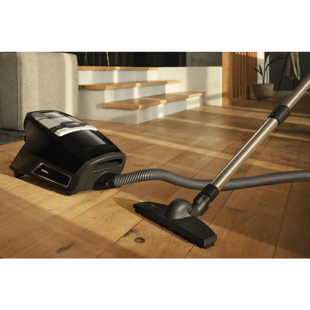 Фото 6 Пылесос с контейнером Miele Blizzard cx1 comfort powerline obsidian black 890 Вт 2 л цвет черный Фото 6 Пылесос с контейнером Miele Blizzard cx1 comfort powerline obsidian black 890 Вт 2 л цвет черный