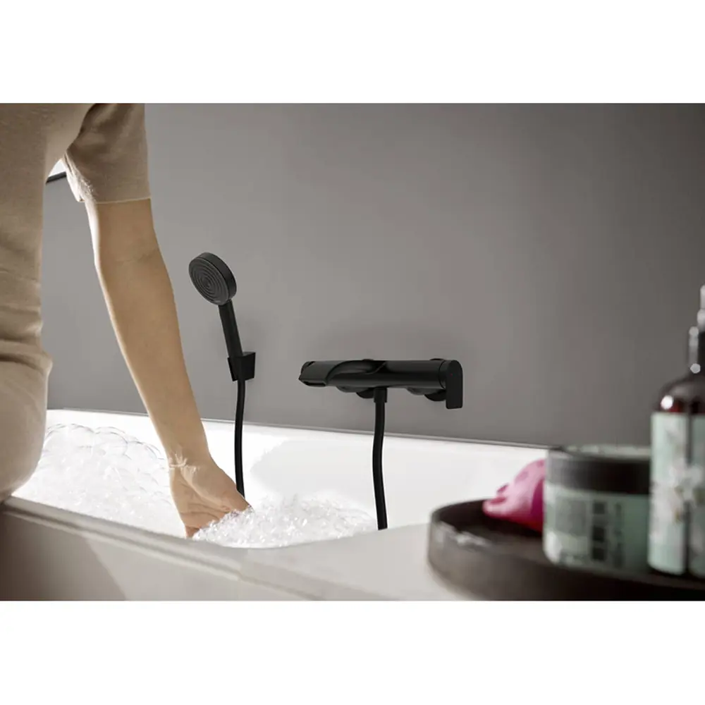 Фото 3 Смеситель для ванны Hansgrohe 75420670 однорычажный цвет черный матовый Фото 3 Смеситель для ванны Hansgrohe 75420670 однорычажный цвет черный матовый