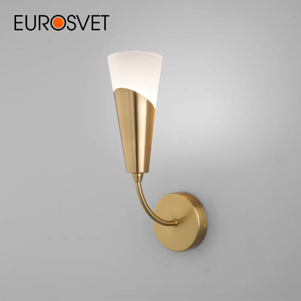 Фото Настенный светильник Eurosvet Rhyton A068278 цвет латунь Фото Настенный светильник Eurosvet Rhyton A068278 цвет латунь
