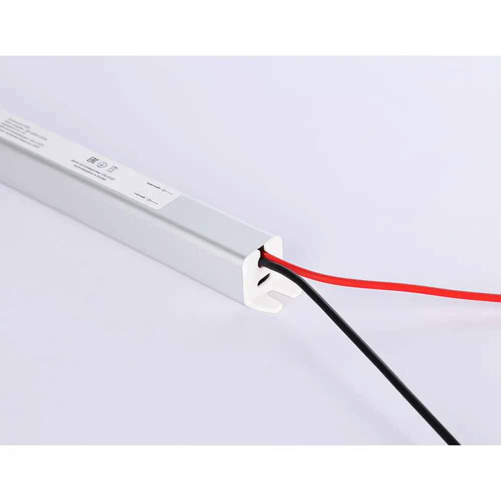 Фото 4 Блок питания ультратонкий для светодиодной ленты Ambrella Light 24 В 36 Вт 1.5A IP20 185-260 В 282x18x18 Фото 4 Блок питания ультратонкий для светодиодной ленты Ambrella Light 24 В 36 Вт 1.5A IP20 185-260 В 282x18x18