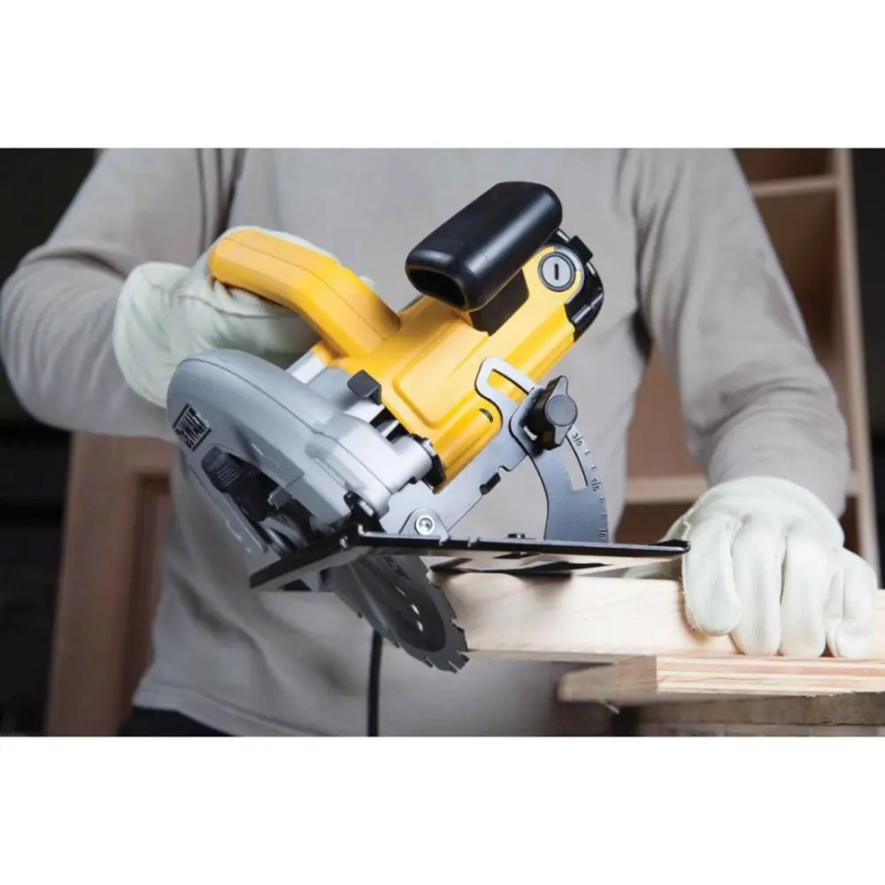 Фото 4 Пила циркулярная сетевая Dewalt DWE560-QS, 1350 Вт, 184 мм Фото 4 Пила циркулярная сетевая Dewalt DWE560-QS, 1350 Вт, 184 мм