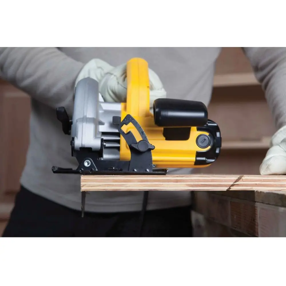 Фото 6 Пила циркулярная сетевая Dewalt DWE560-QS, 1350 Вт, 184 мм Фото 6 Пила циркулярная сетевая Dewalt DWE560-QS, 1350 Вт, 184 мм