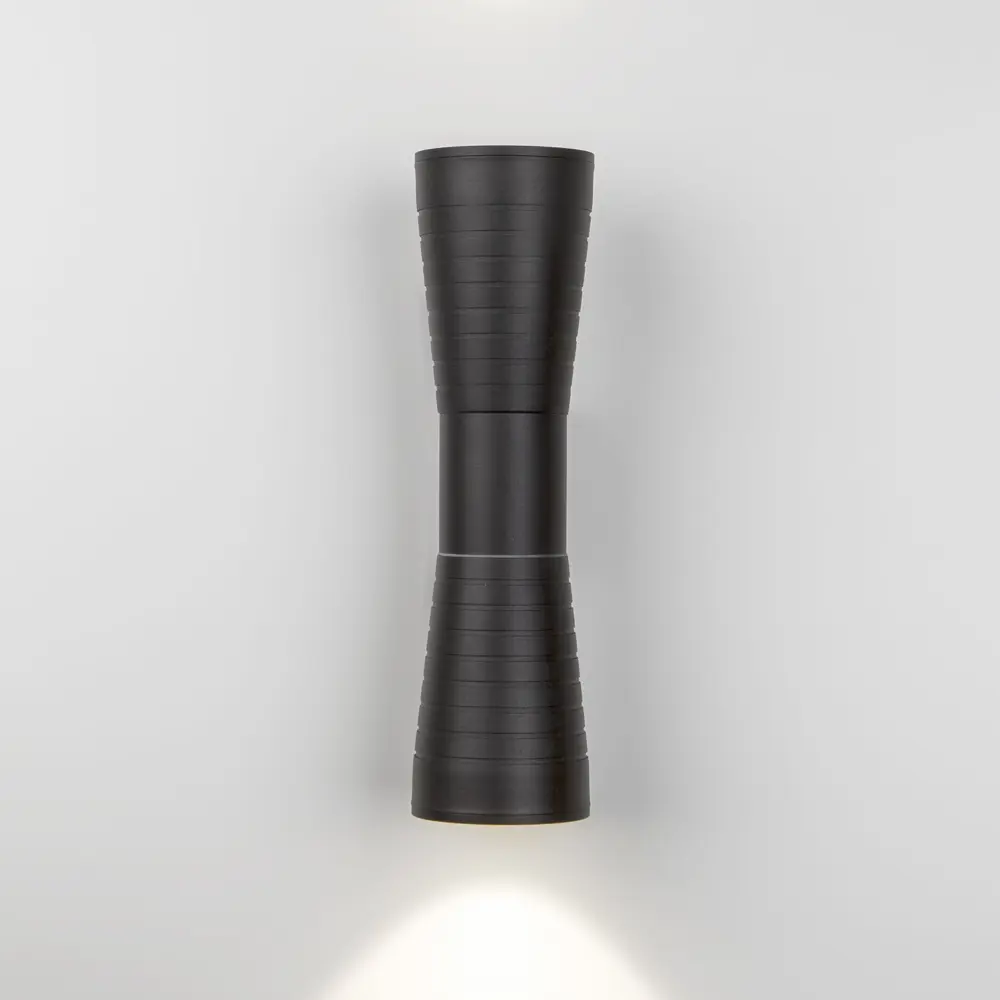 Фото 4 Светильник настенный светодиодный уличный Elektrostandard 1502 Techno TUBE DOBLE черный 8 Вт IP54 Фото 4 Светильник настенный светодиодный уличный Elektrostandard 1502 Techno TUBE DOBLE черный 8 Вт IP54