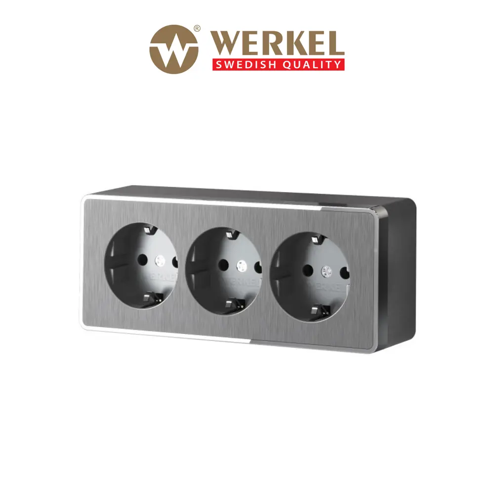 Фото Розетка тройная накладная Werkel Galant a052595 с заземлением со шторками цвет графит Фото Розетка тройная накладная Werkel Galant a052595 с заземлением со шторками цвет графит