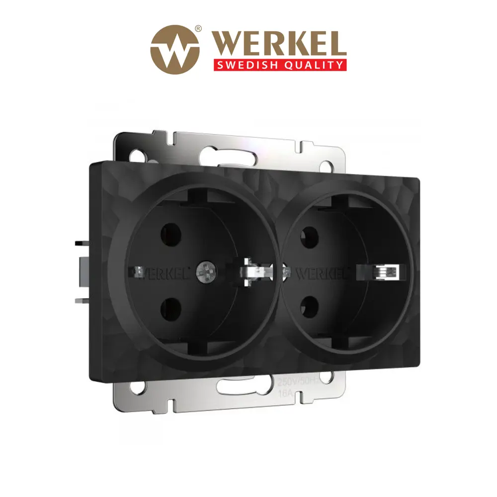 Фото Розетка встраиваемая с заземлением Werkel цвет черный W1272008