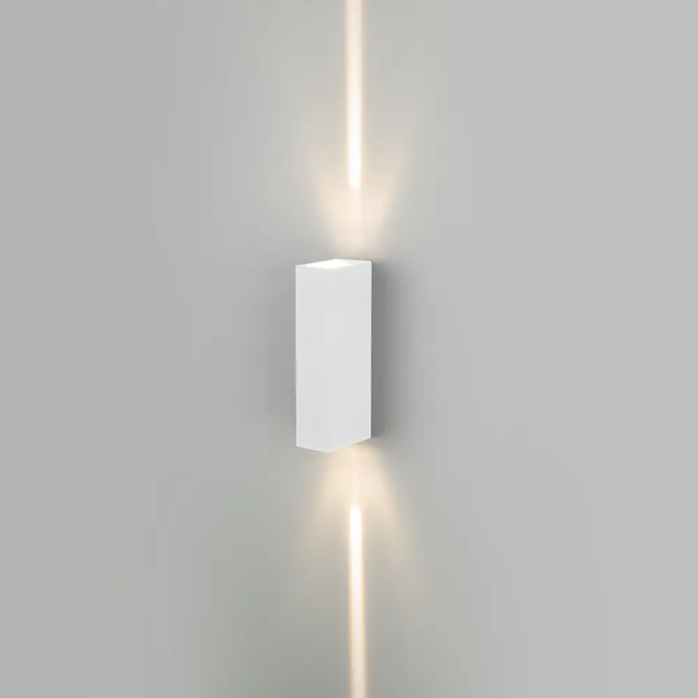 Фото 8 Светильник настенный светодиодный уличный Elektrostandard Blaze 35136/W IP54 цвет белый Фото 8 Светильник настенный светодиодный уличный Elektrostandard Blaze 35136/W IP54 цвет белый