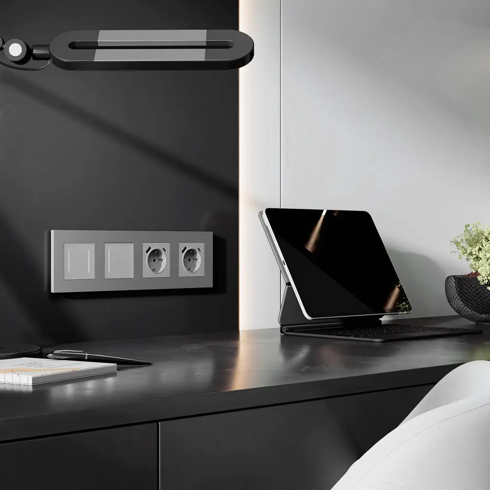 Фото 4 Рамка для розеток и выключателей Werkel Slab W0042965 4 поста цвет серебро матовый Фото 4 Рамка для розеток и выключателей Werkel Slab W0042965 4 поста цвет серебро матовый