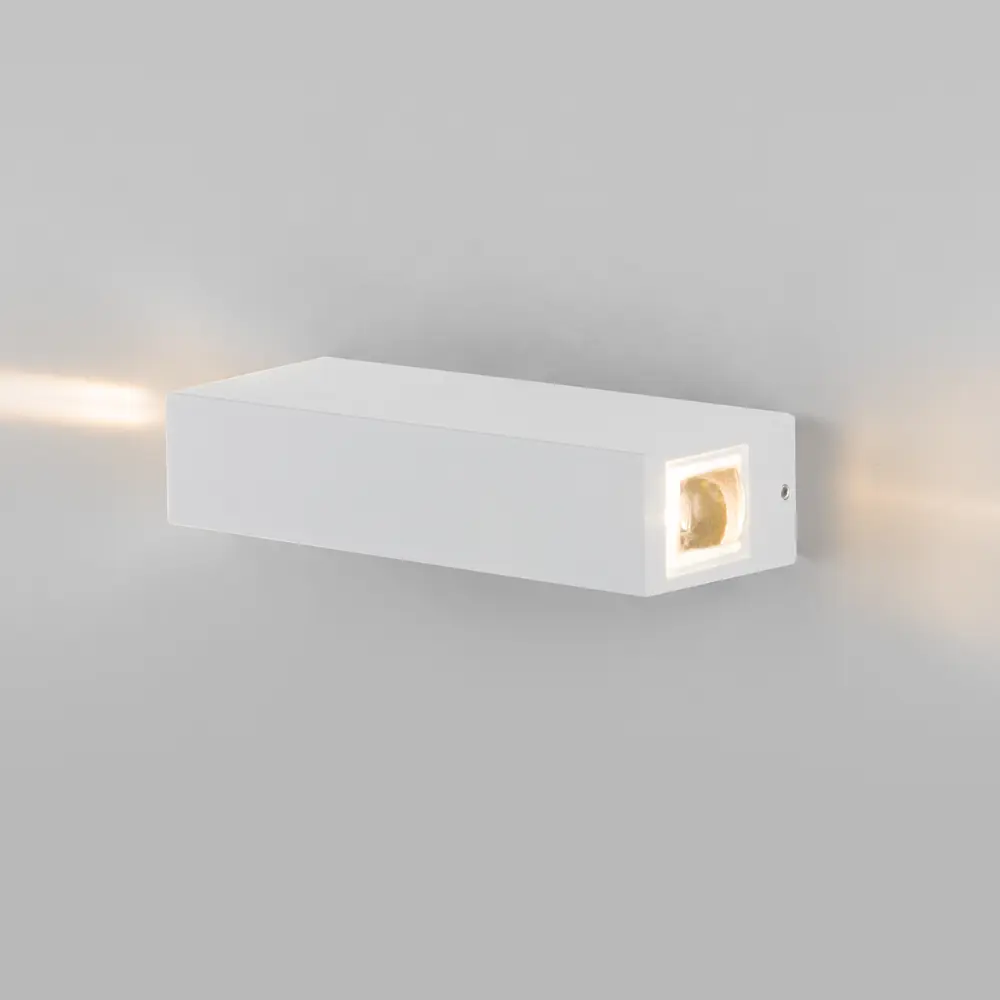 Фото 4 Светильник настенный светодиодный уличный Elektrostandard Blaze 35136/W IP54 цвет белый Фото 4 Светильник настенный светодиодный уличный Elektrostandard Blaze 35136/W IP54 цвет белый