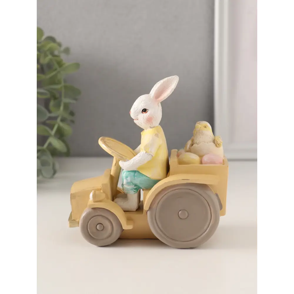 Фото 2 Сувенир полистоун Заяц-тракторист с цыплёнком и яичками в кузове 13х75х12 см 10583206