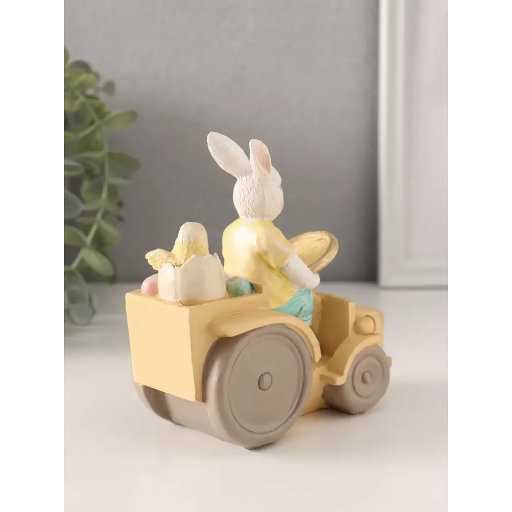 Фото Сувенир полистоун Заяц-тракторист с цыплёнком и яичками в кузове 13х75х12 см 10583206