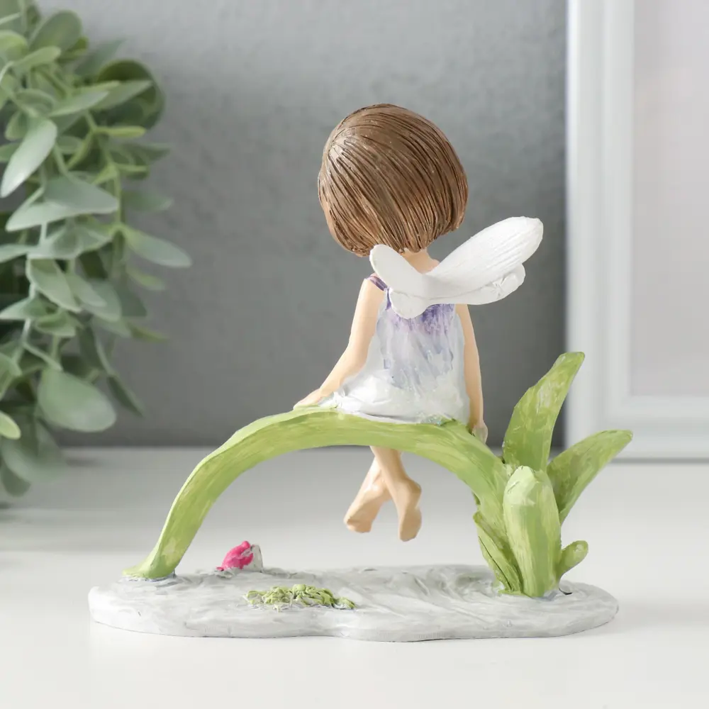 Фото 4 Сувенир полистоун Малышка в сиреневом платье с крыльями сидит у пруда 125х8х12 см 9838004 Фото 4 Сувенир полистоун Малышка в сиреневом платье с крыльями сидит у пруда 125х8х12 см 9838004