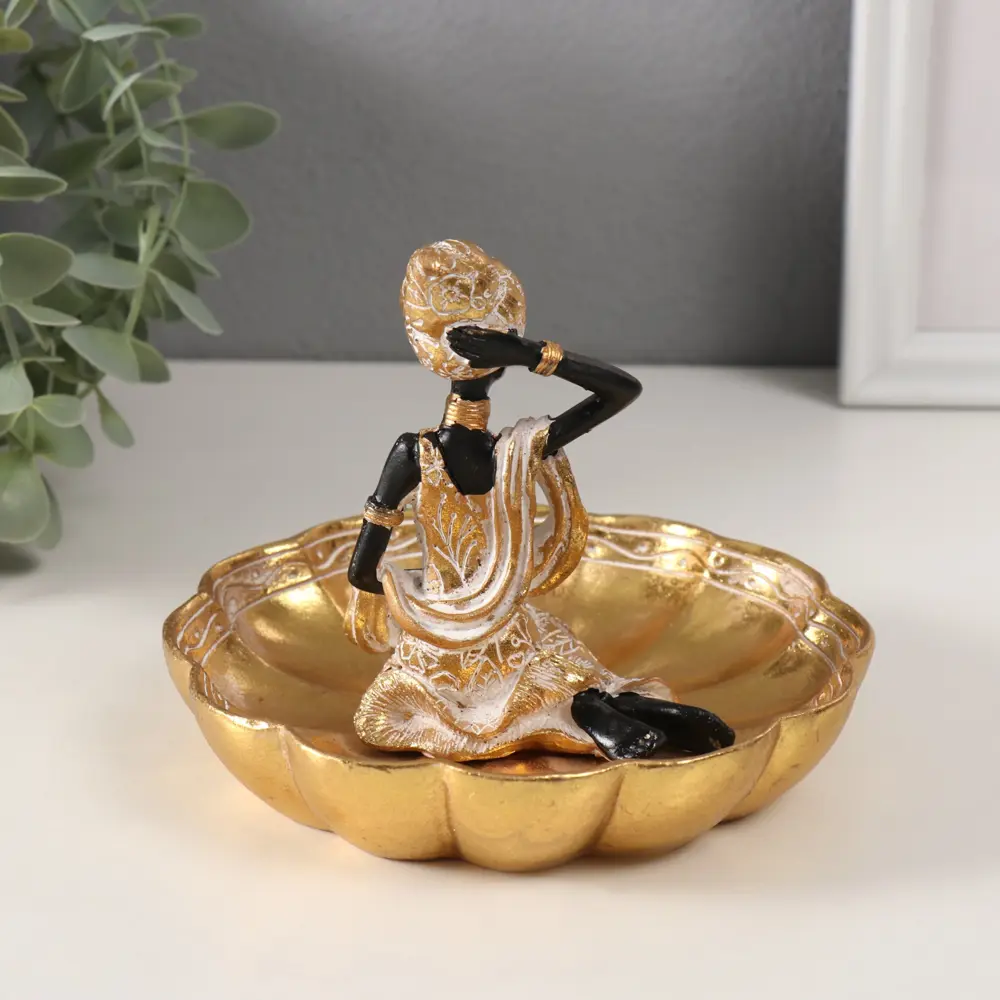 Фото 2 Сувенир полистоун подставка Африканка в золотом платье с шарфом 145х145х115 см 10323456