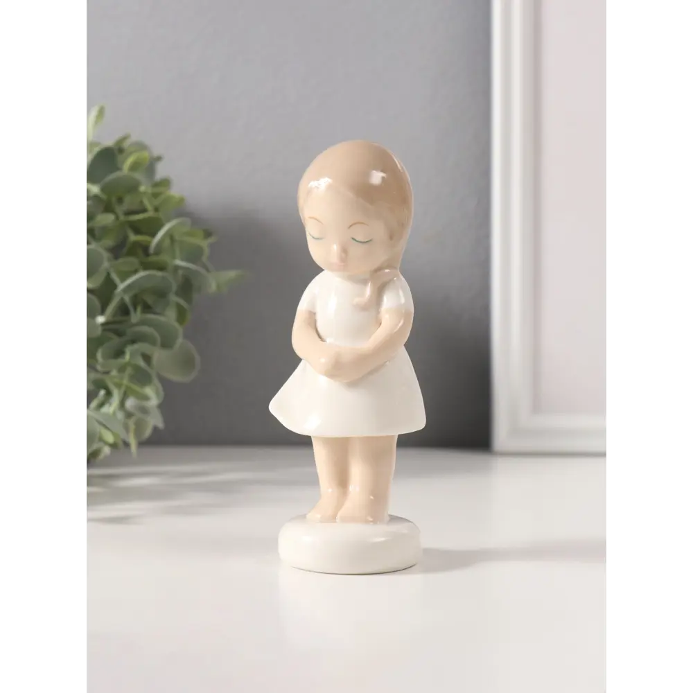 Фото 2 Сувенир керамика Малышка скромница в белом платьице 4х5х12 см 10495293