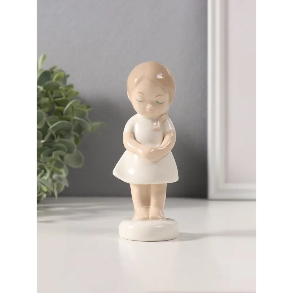 Фото 4 Сувенир керамика Малышка скромница в белом платьице 4х5х12 см 10495293