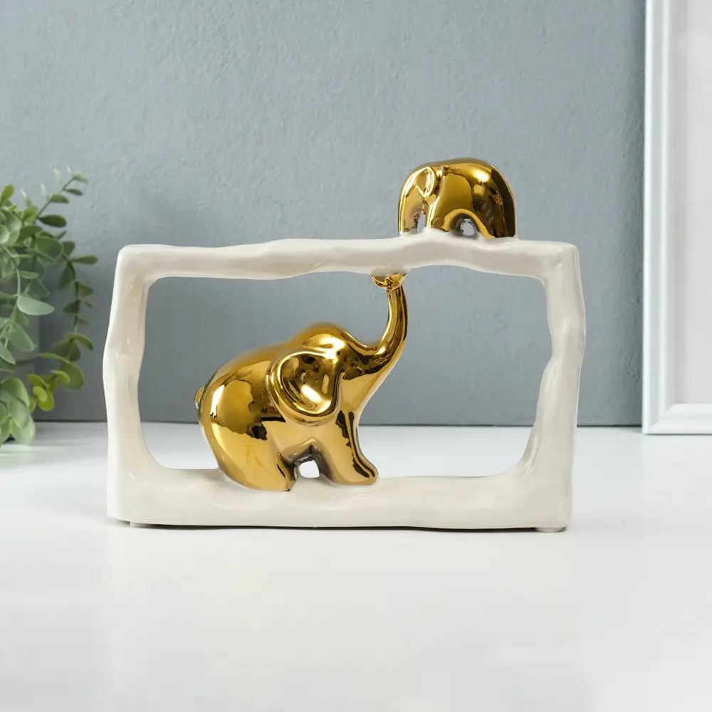 Фото Сувенир керамика Слон со слонёнком - касание. Прямоугольник белый с золотом 6х23х165 см 1032364