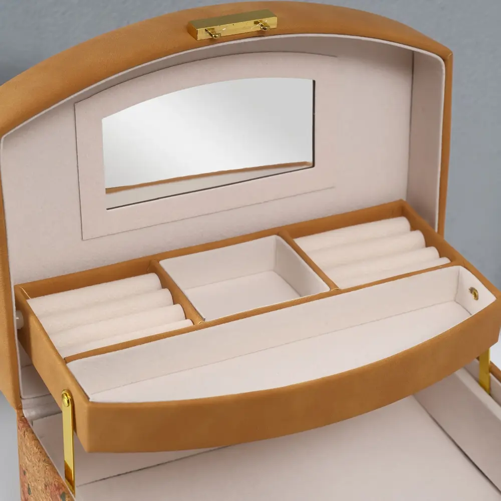 Фото 2 Шкатулка кожзам для украшений Нежные розы пробка 165х225х135 см 10527732