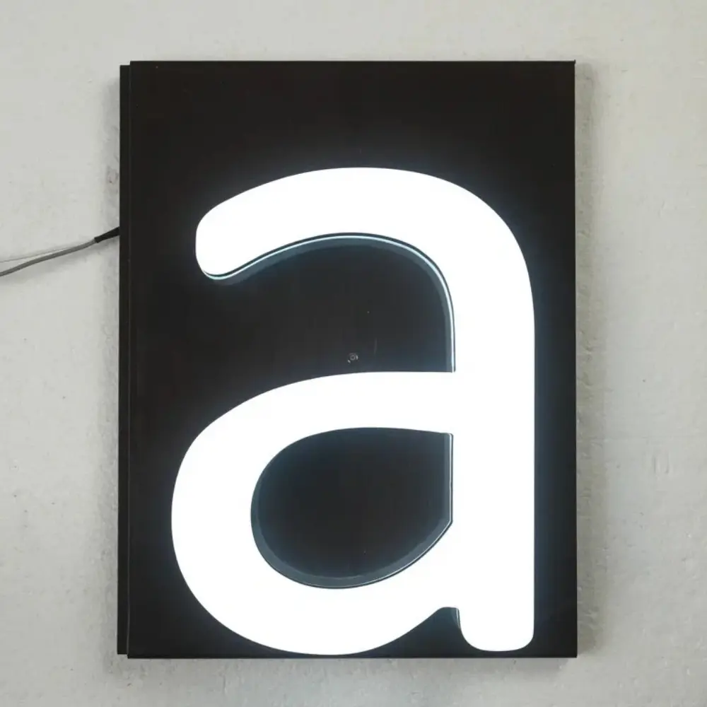 Фото 2 Адресная табличка на дом PINЛайт буква строчная "а" коричневая подложка c объемной холодной подсветкой Фото 2 Адресная табличка на дом PINЛайт буква строчная "а" коричневая подложка c объемной холодной подсветкой