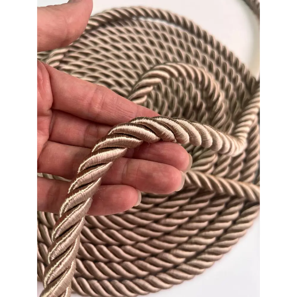 Фото Веревка декоративная Idealtex 15Ш-10-19.0 на стену и потолок полиэфирное волокно коричневый 10x15x15 мм 1 шт Фото Веревка декоративная Idealtex 15Ш-10-19.0 на стену и потолок полиэфирное волокно коричневый 10x15x15 мм 1 шт