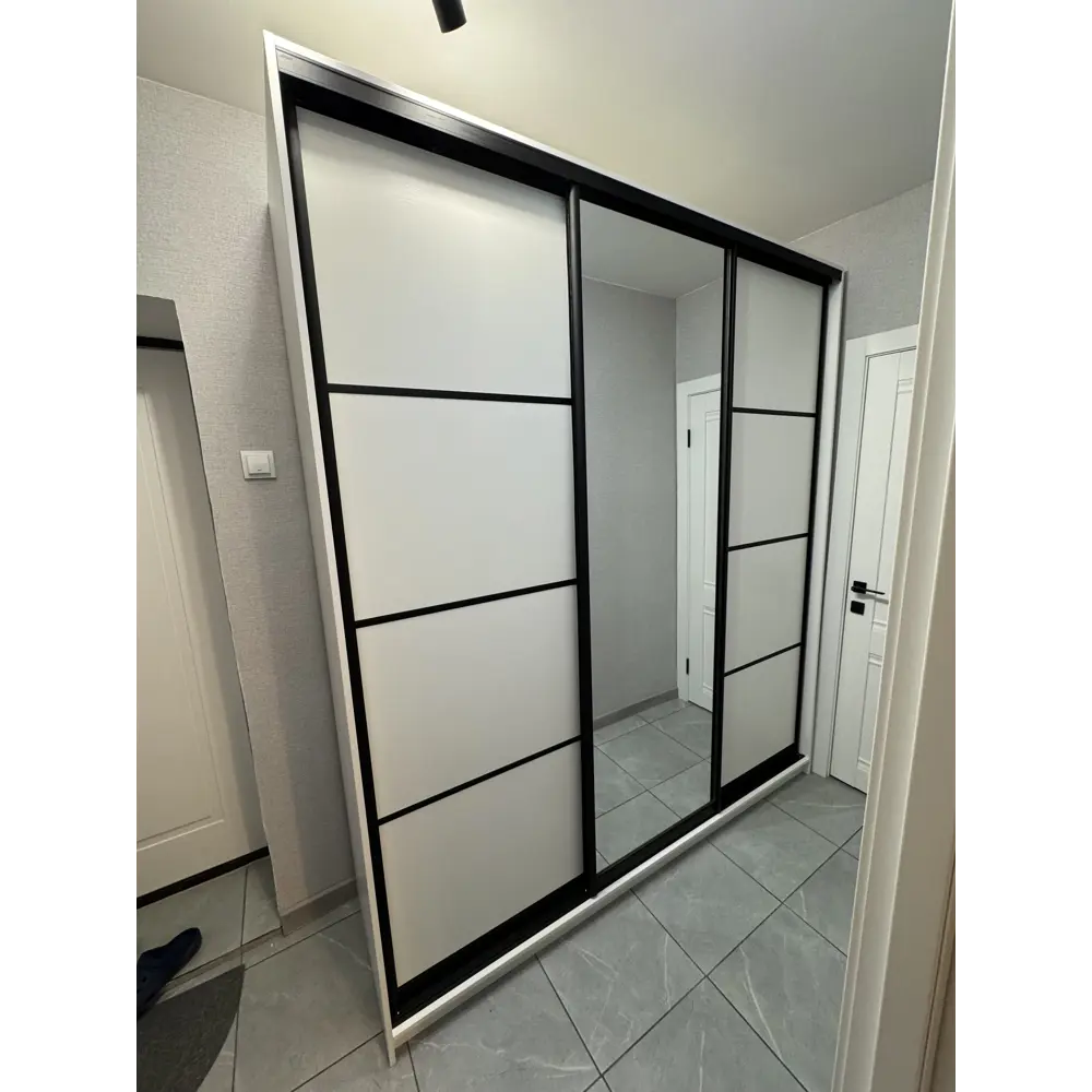 Фото 7 Шкаф-купе Клевер Атина с 3 дверями и зеркалом 240x250х65 см 9 полок ЛДСП цвет белый/лофт