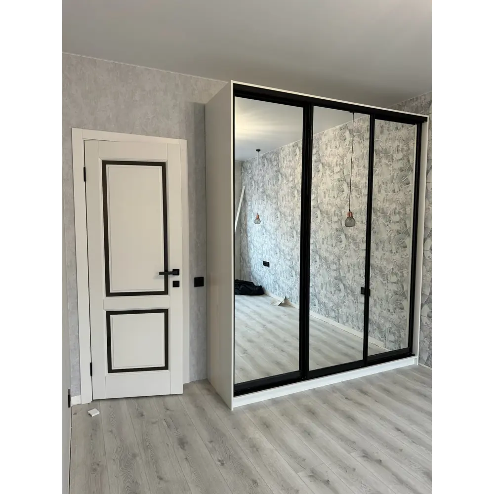 Фото 9 Шкаф-купе Клевер Атина с 3 дверями 240x220х50 см 9 полок ЛДСП цвет белый/лофт зеркальный Фото 9 Шкаф-купе Клевер Атина с 3 дверями 240x220х50 см 9 полок ЛДСП цвет белый/лофт зеркальный